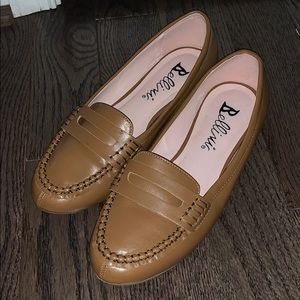Tan flat shoes